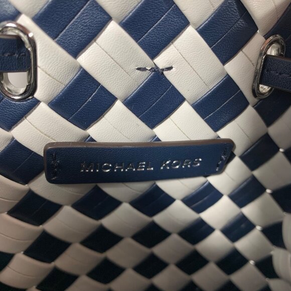 MICHAEL KORS Reed Belted Bucket Messenger Bag Navy/White Checkered Leather + Fob - Picture 7 of 10